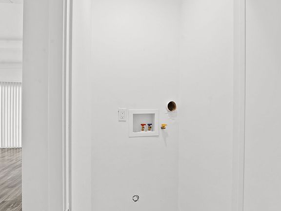 4th image of 930 Stillman Ave APT A