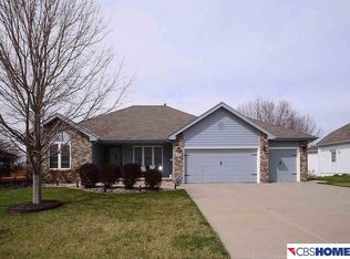 648 Reeves Cir, Papillion, NE 68046