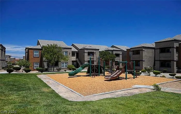 2 bed, 2.0 bath, 1024 sqft, $1,295 — Photo 3