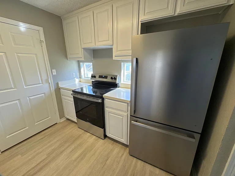 2310 W Hickory St — Photo 5