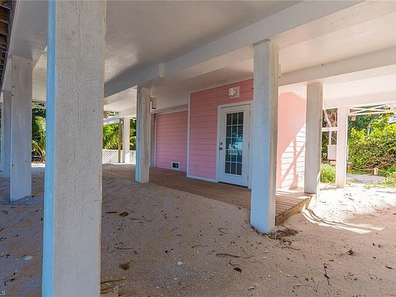 4th image of 201 Pink Flamingo Dr