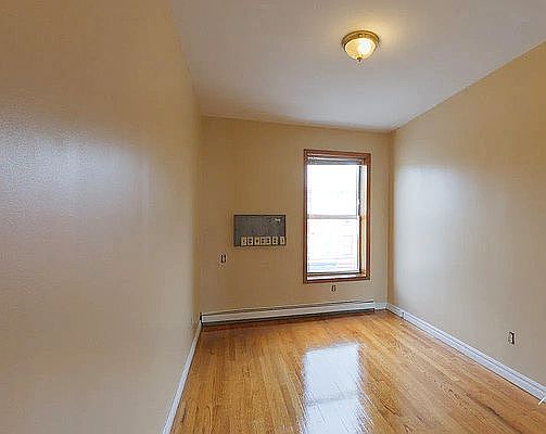 4th image of 211 13th St #1