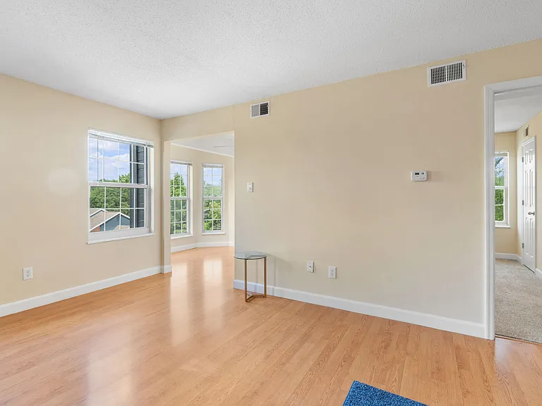 The Pawn - 1 Bed / 1 Bath - 631-661 Sq.Ft.