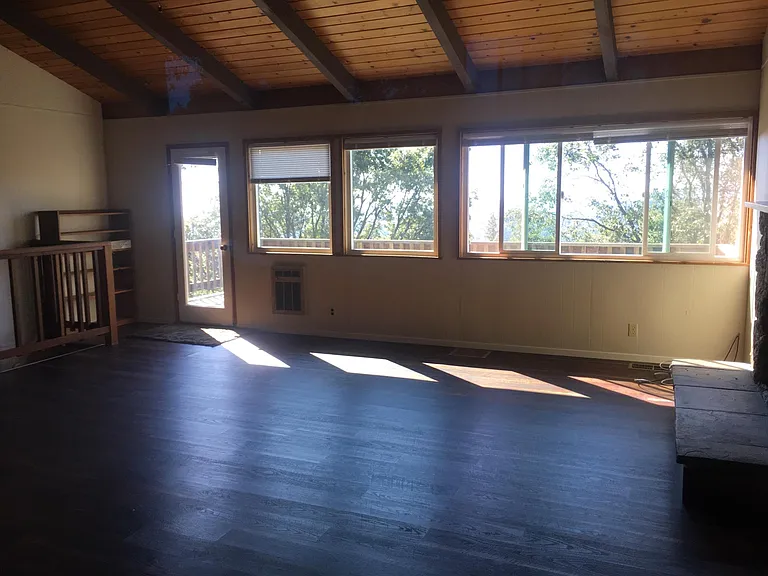 20205 Eastview Dr — Photo 11