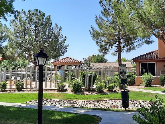 5th image of 2929 W Yorkshire Dr Unit 1004