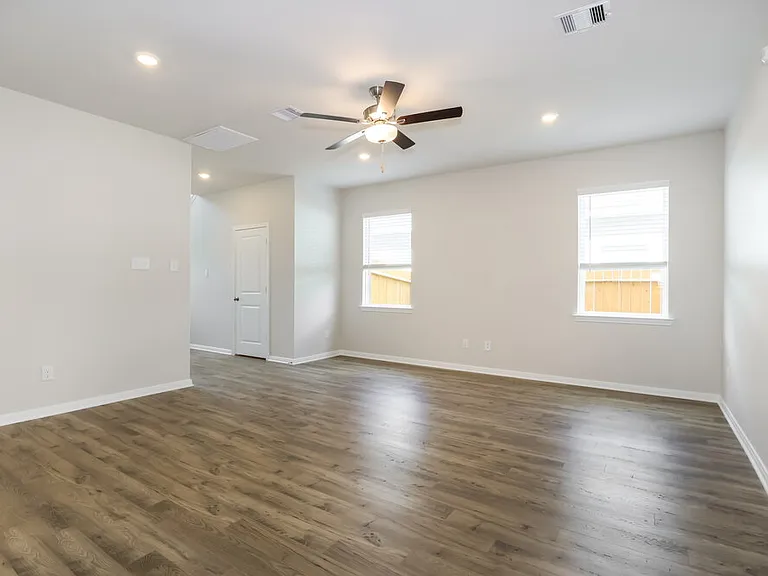 16426 Honeysuckle Hill Dr — Photo 7