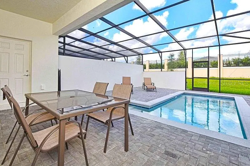 5 bed, 4.5 bath, 2265 sqft, $3,250 — Photo 2