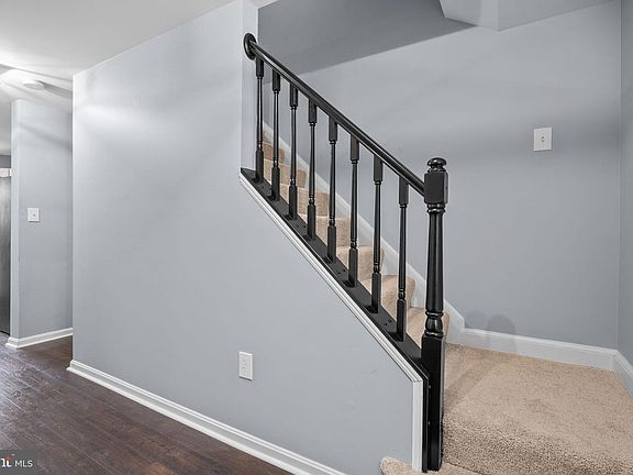 3rd image of 6071 Adcock Ln
