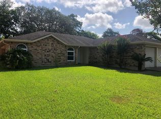 2815 Pilgrims Point Dr, Webster, TX 77598