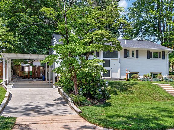 3rd image of 10228 Hatherleigh Dr