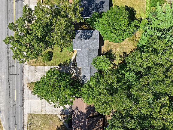 5th image of 2046 N Roberts Rd