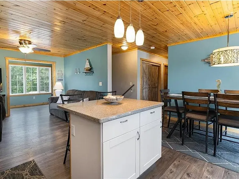 10010 Strawberry Lake Rd — Photo 6