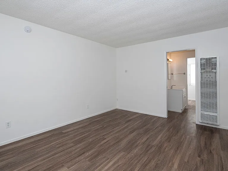 Monica Arms Apartments — Photo 5