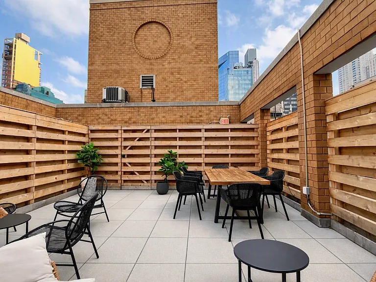 234 E 46th St #Penthouse 2103 — Photo 18