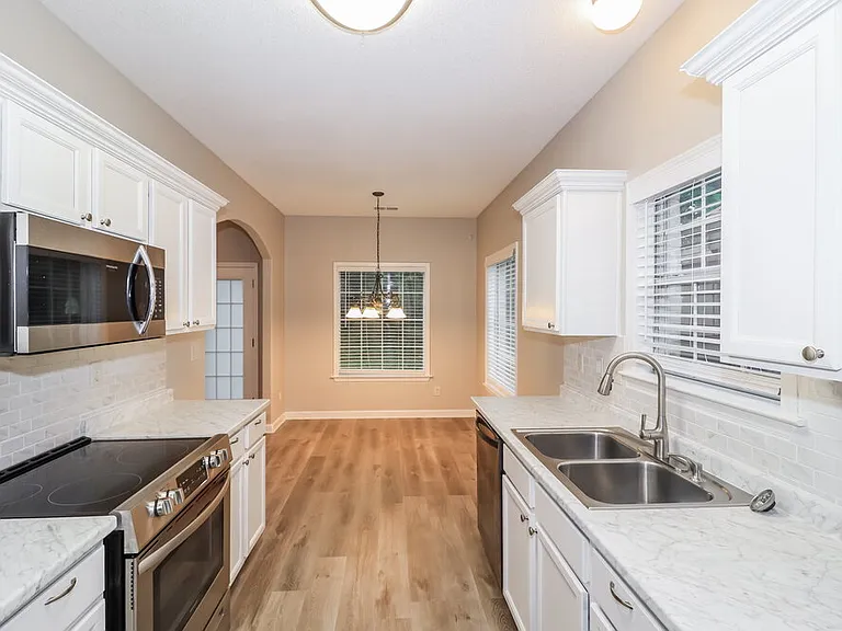 1140 Casentino St — Photo 10