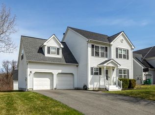18 Pleasant Gln, Poughquag, NY 12570