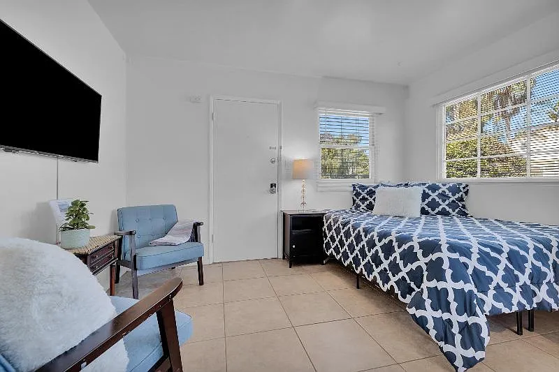 Studio, 350 sqft, $2,350 — Photo 1