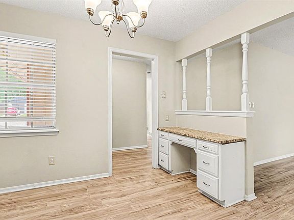 5th image of 812 Rolling Meadows Blvd