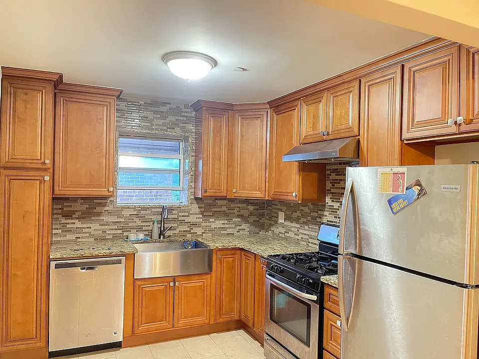 25-81 49th St #2A