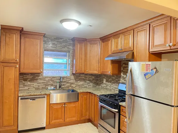 25-81 49th St #2A, Astoria, NY 11103