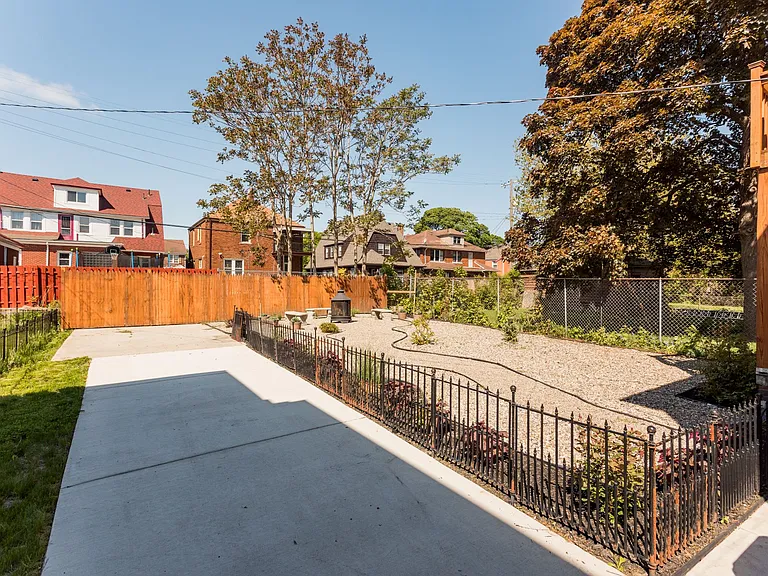 3863 Seneca St — Photo 50
