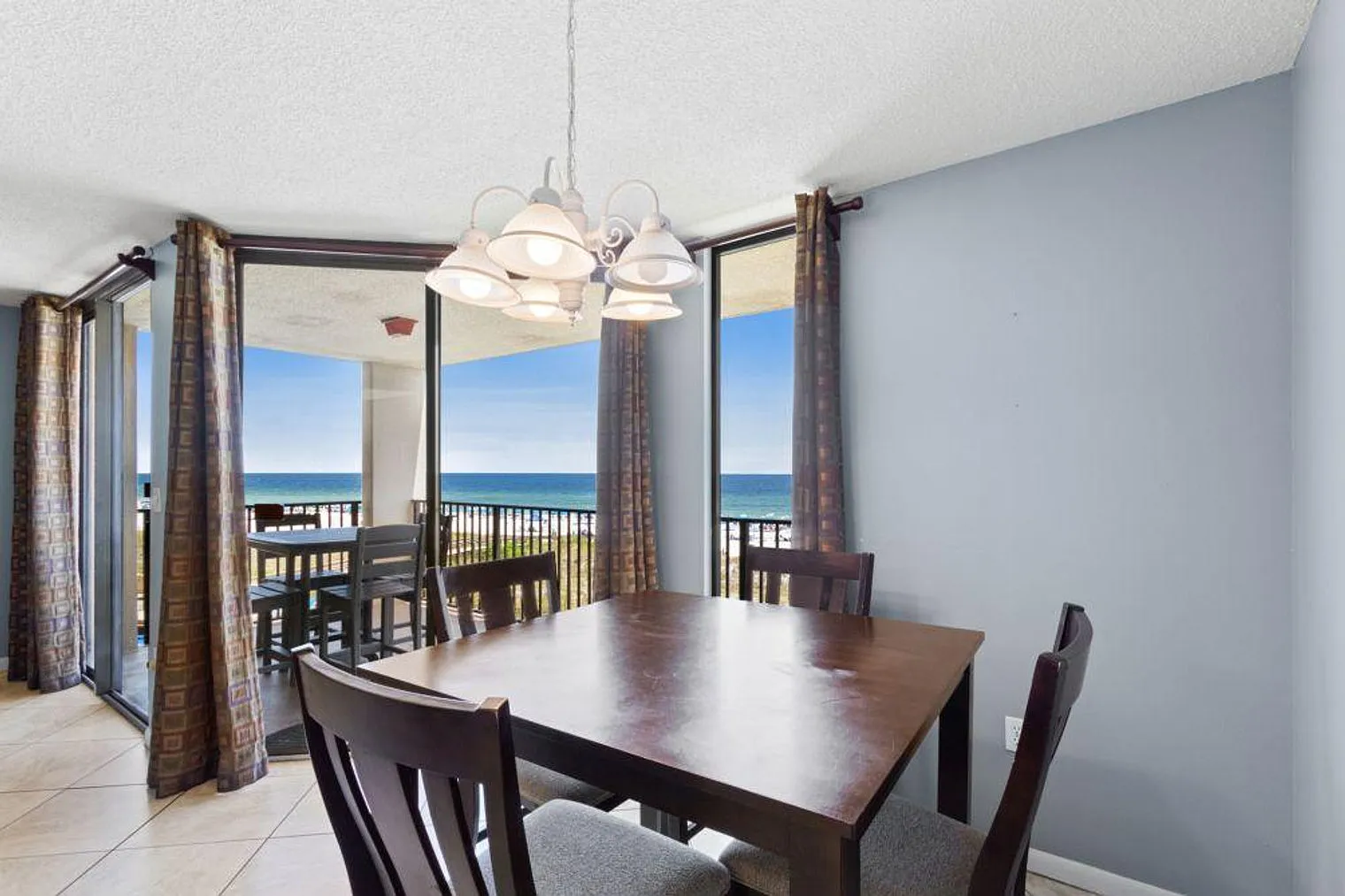 1 bed, 1.0 bath, 893 sqft, $4,436 — Photo 3