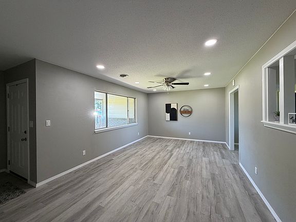 5th image of 2806 E Eucalyptus Ave
