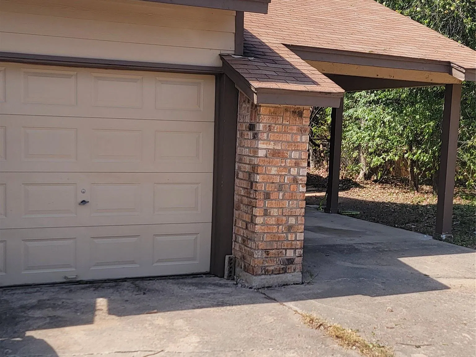 3 bed, 2.0 bath, 2249 sqft, $1,695 — Photo 2