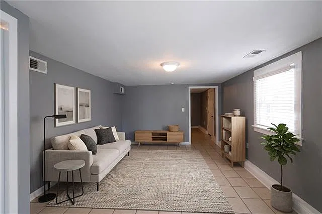 1 bed, 1.0 bath, 750 sqft, $1,300 — Photo 2