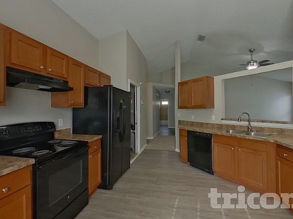 4th image of 470 Shamrock Ave S