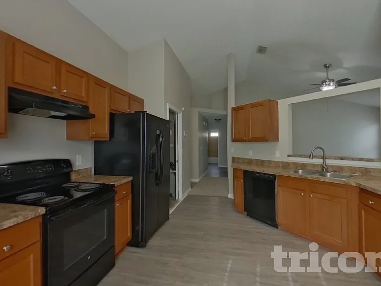 470 Shamrock Ave S — Photo 4