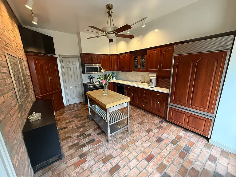 590 S Pearl St — Photo 9