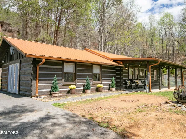 3650 Four Seasons Ln, Sevierville, TN 37862