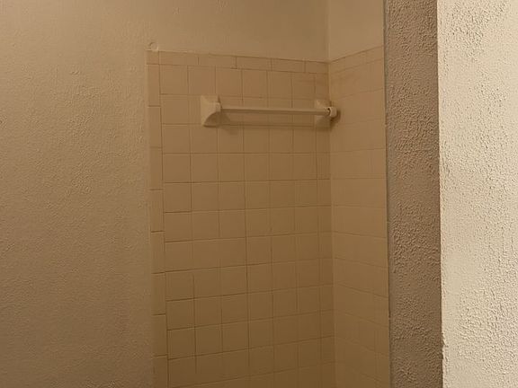 4th image of 2305 Southridge Dr #A