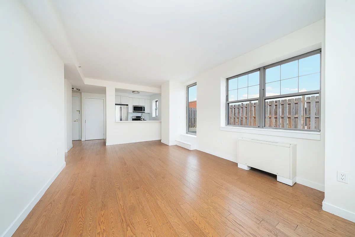 Building Photo - 75-25 153rd St #1032