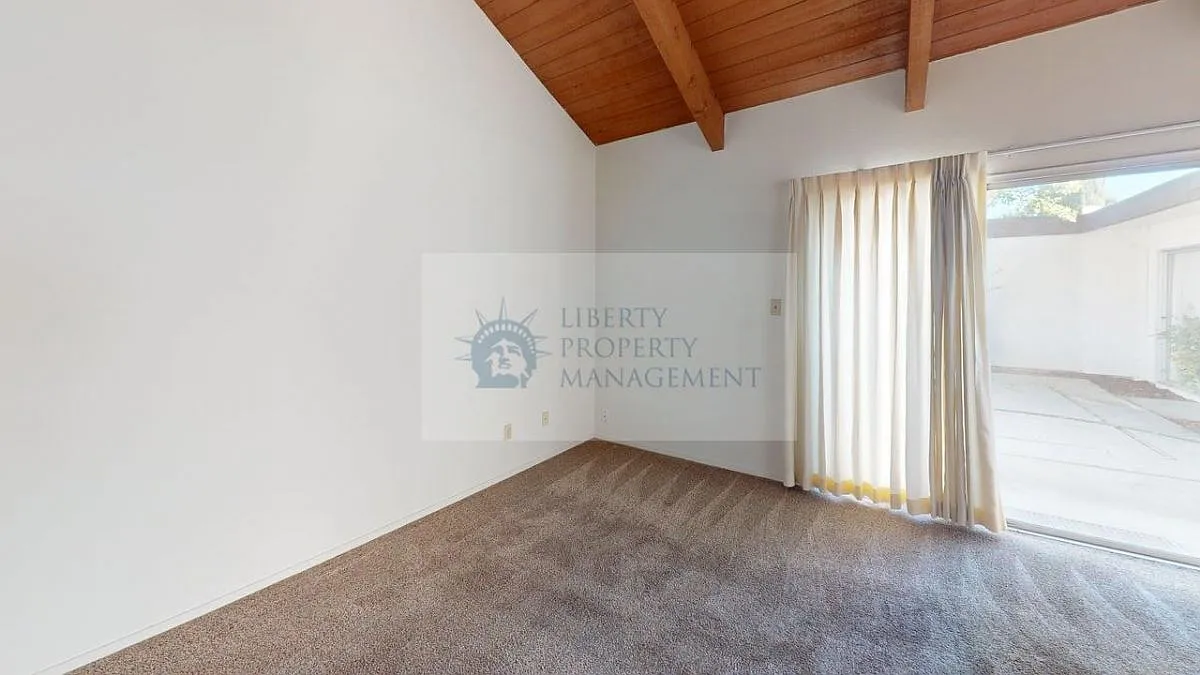 2 bed, 1221 sqft, $1,895 — Photo 4