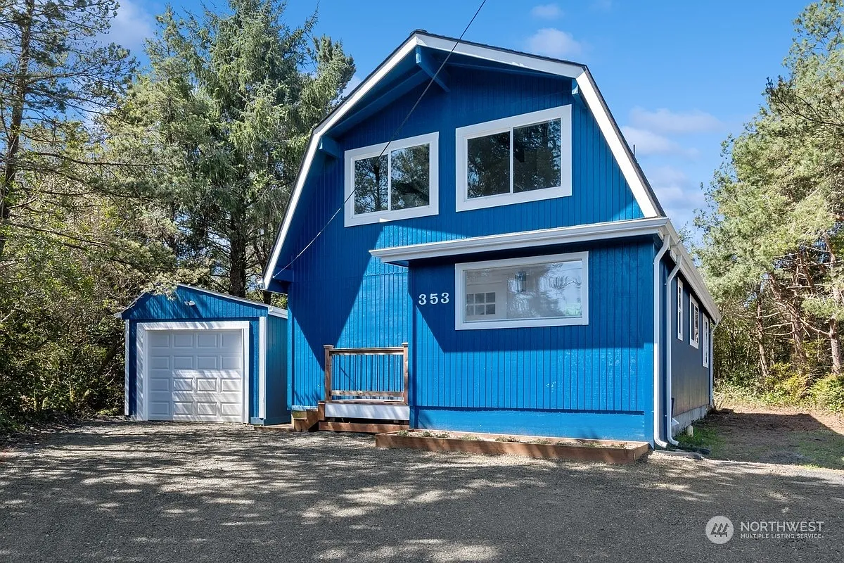 353 Seashore Street SW photo 1