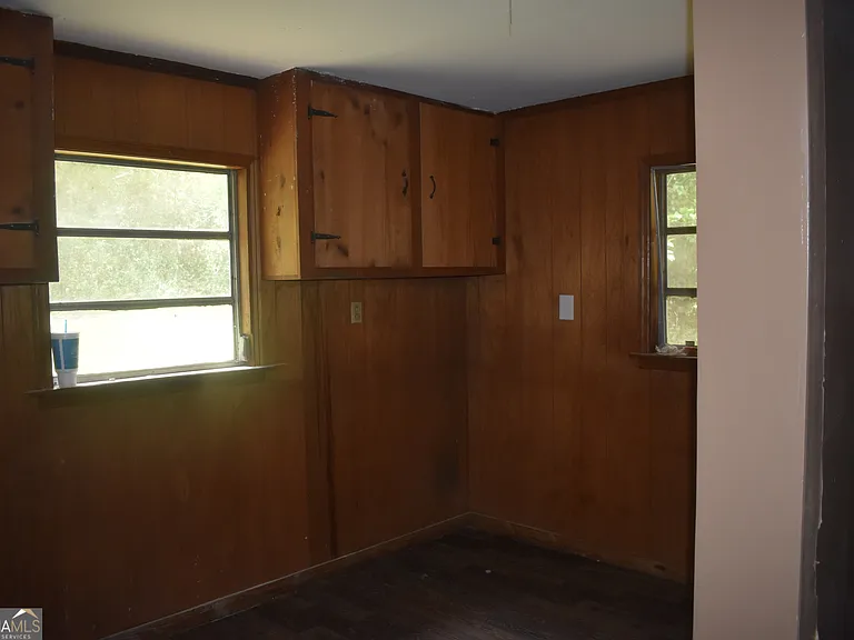 1387 Dewey St — Photo 22
