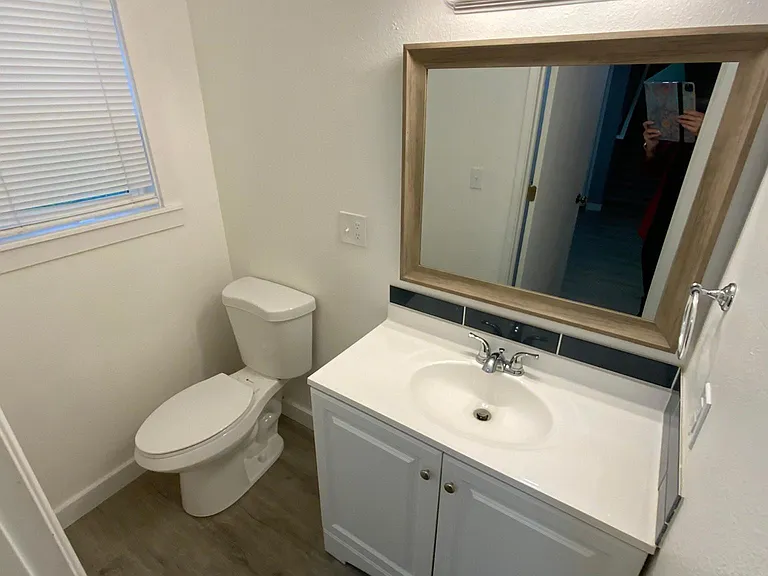1/2 bath downstairs