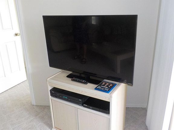 3rd image of 922 Capri Isles Blvd APT 115