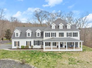 236 Royal Coach Ln, Southbury, CT 06488