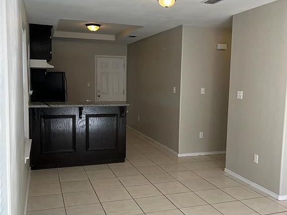 4th image of 415 N Lotto Ln