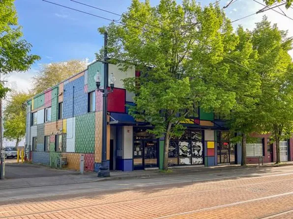 Troy building, 242 SE Washington St APT 2, Hillsboro, OR 97123