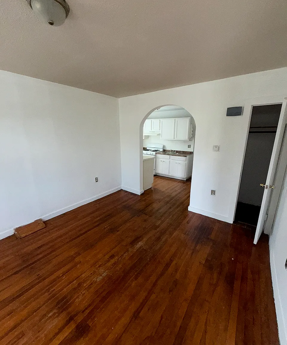 2 bed, 900 sqft, $1,275 — Photo 2