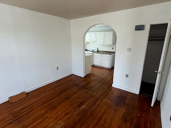 Livingroom/Dining Area