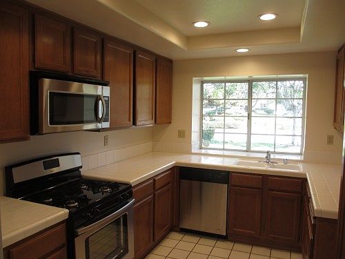 3rd image of 991 Shady Ln