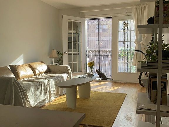 2nd image of 113 Maujer St #2