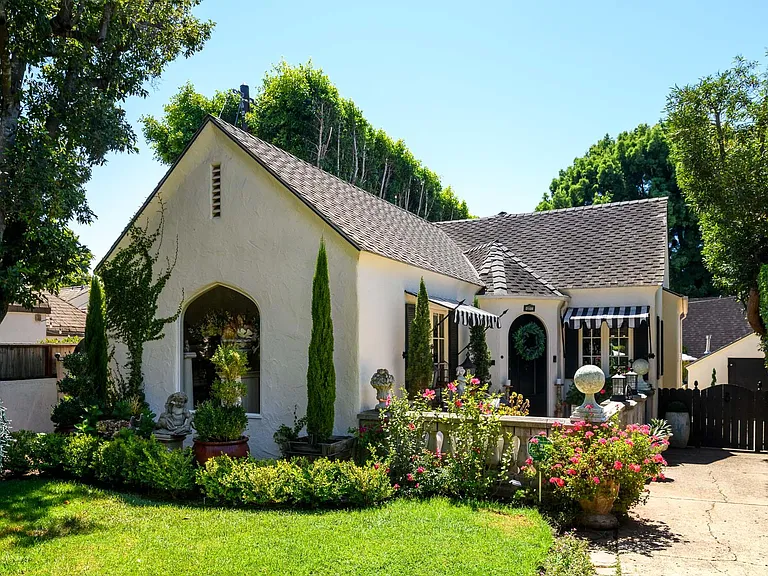 3109 Calle Cedro — Photo 1