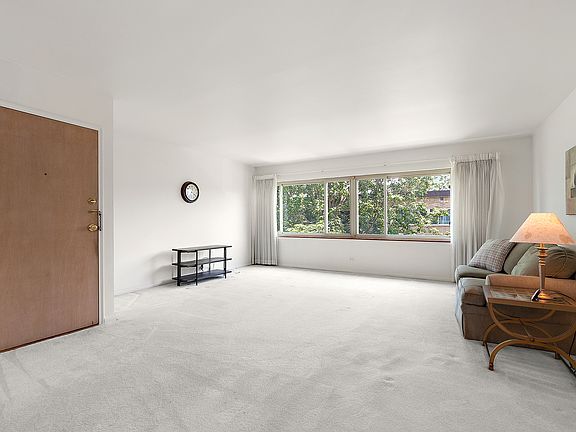 3rd image of 2620 Central Dr APT 2S
