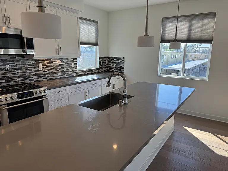 2622 Madison St — Photo 7